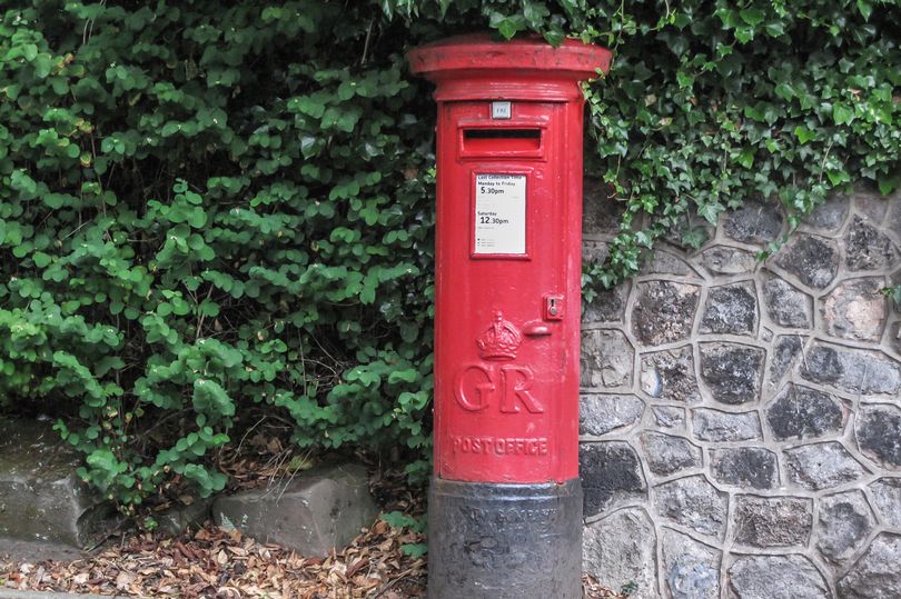 0_Royal-Mail-Post-Red-Letter-Box.jpg